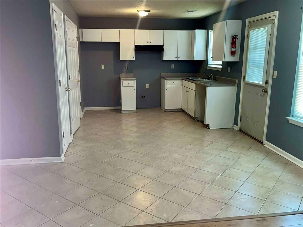 2713 Rambling Way Lithonia, GA 30058 - Photo 4 of 19