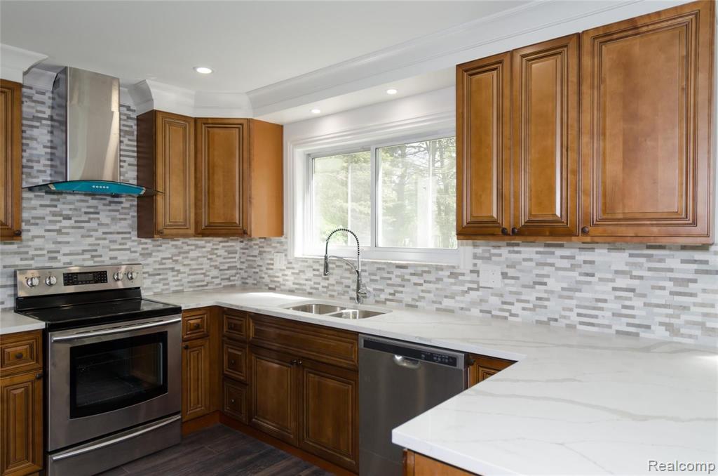 18151 Ramsgate Drive Lathrup Village, MI 48076 - Photo 26 of 47