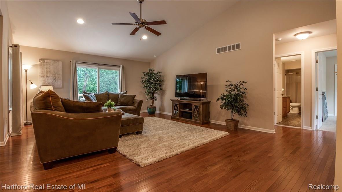 3191 Smugglers Ridge Walled Lake, MI 48390 - Photo 5 of 25 Open Great Room w/ Cathedral Ceilings