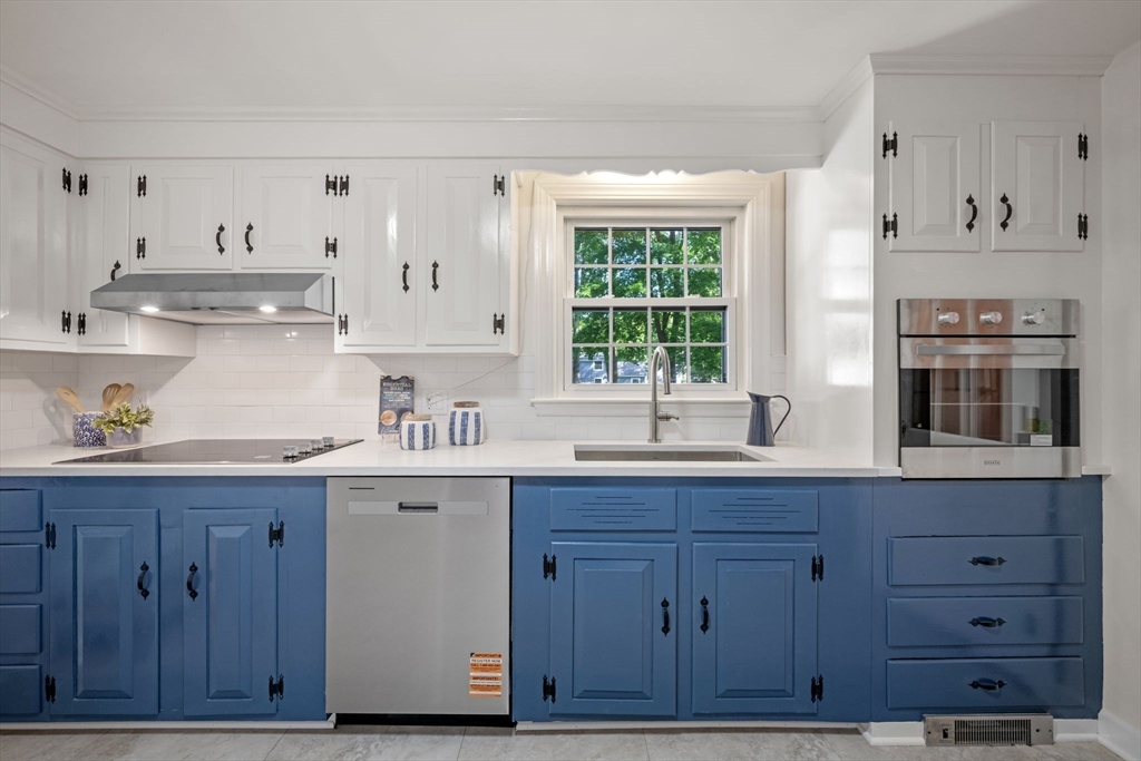 5 Palmer Road Beverly, MA 01915 - Photo 2 of 38 Gallery Image 2