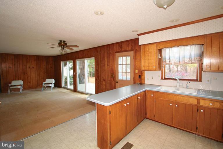 106 Tennessee Road Stevensville, MD 21666 - Photo 16 of 21 Kitchen/Family Room