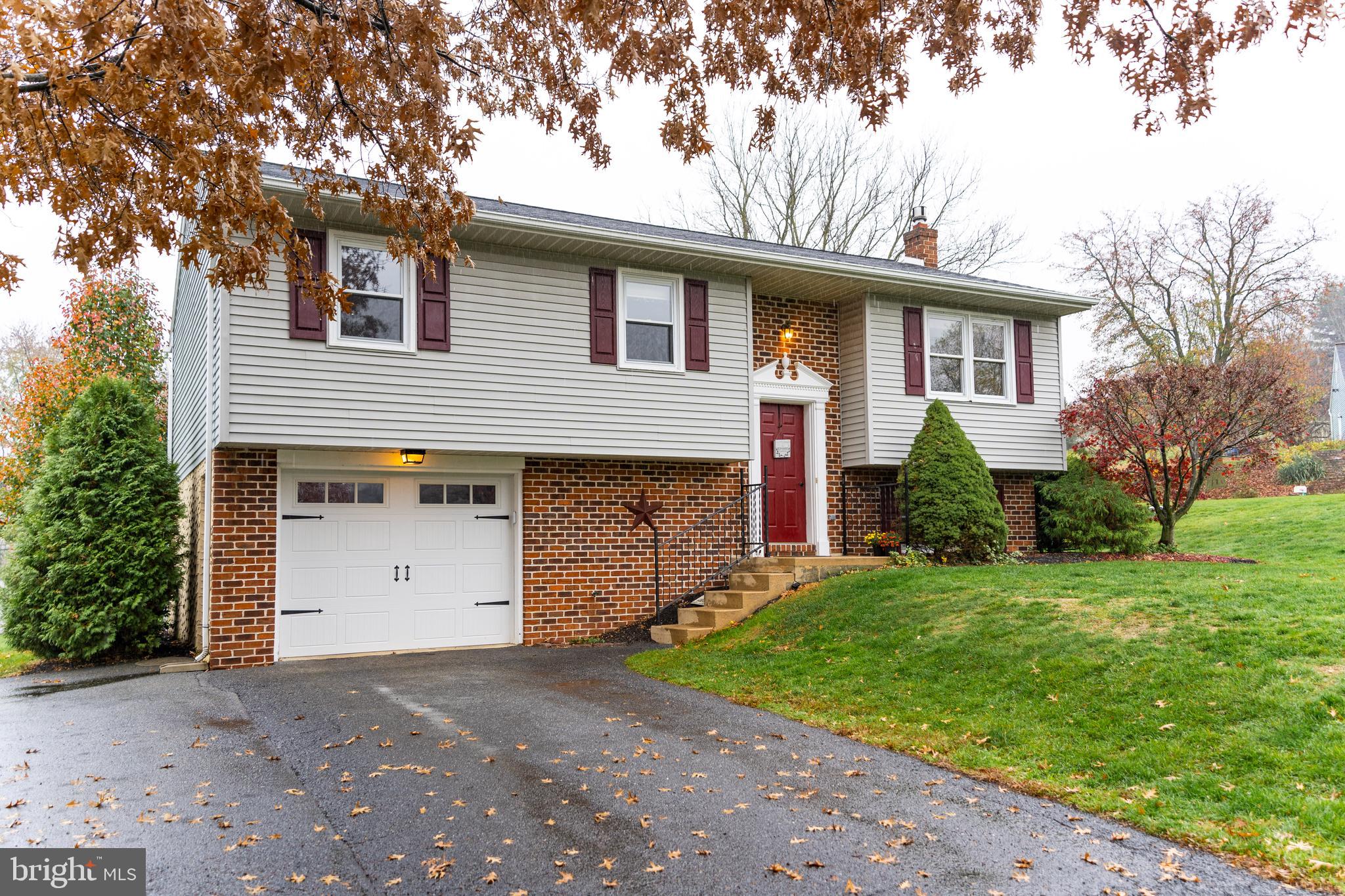 725 Webster Hill Road Lititz, PA 17543 - Photo 2 of 39