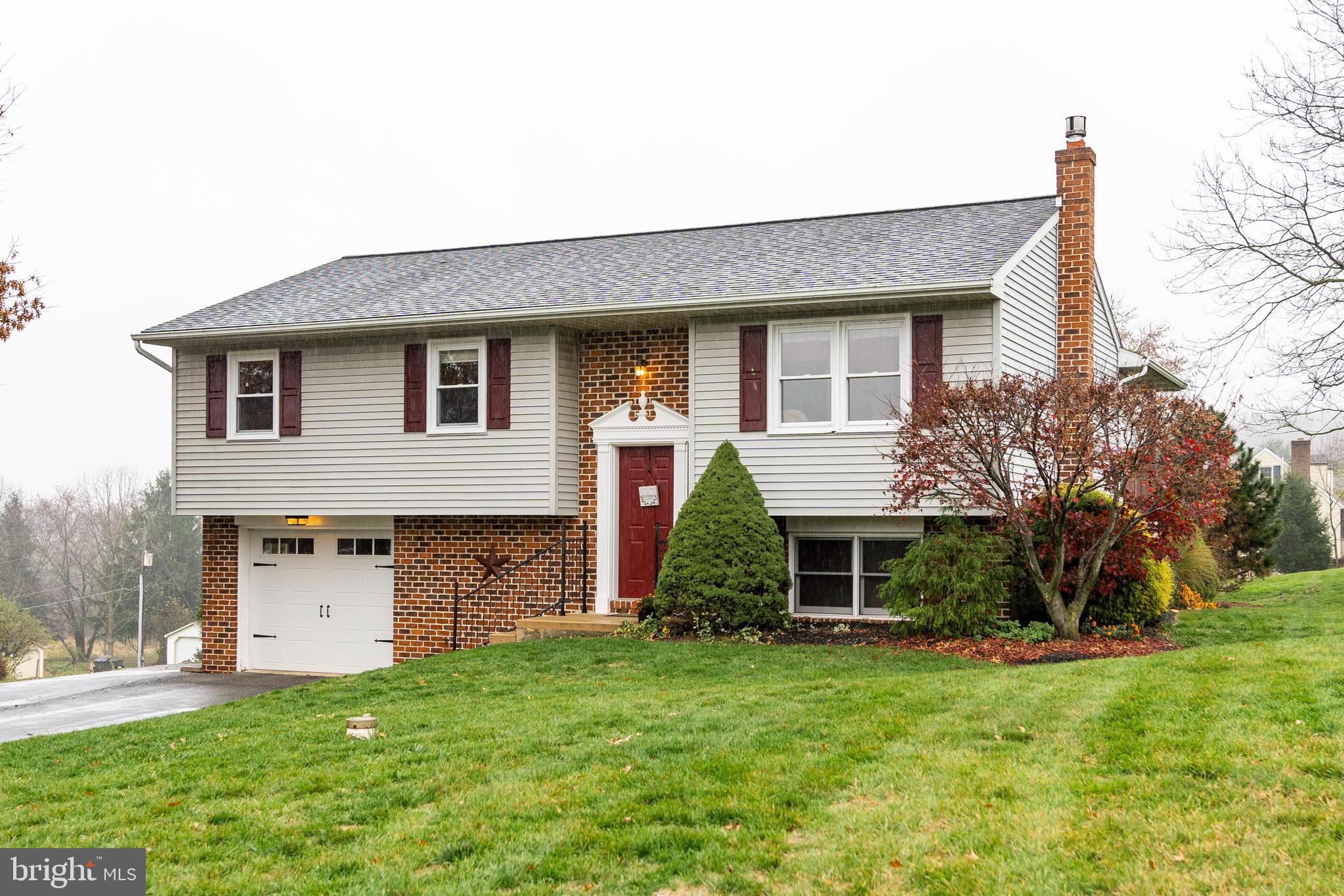 725 Webster Hill Road Lititz, PA 17543 - Photo 4 of 39