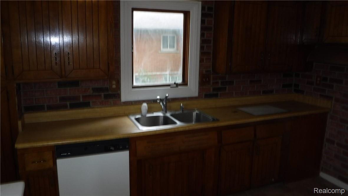 363 West Tienken Road Rochester, MI 48306 - Photo 27 of 29 -Kitchen-2.JPG