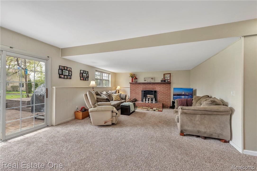 861 Downhill Lane Rochester, MI 48307 - Photo 31 of 44 861-Downhill-Ln-Rochester-Hills-MI-48307-windowstill-33.jpg