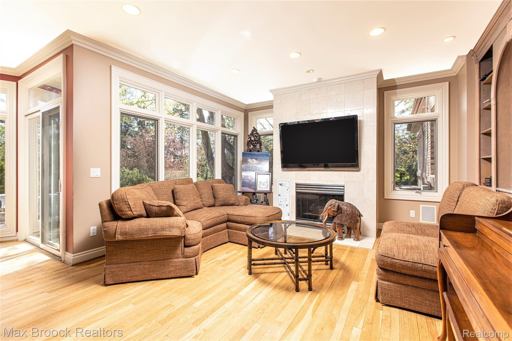 1250 Vaughan Road Bloomfield Hills, MI 48304 - Photo 10 of 43 Family Room.jpg
