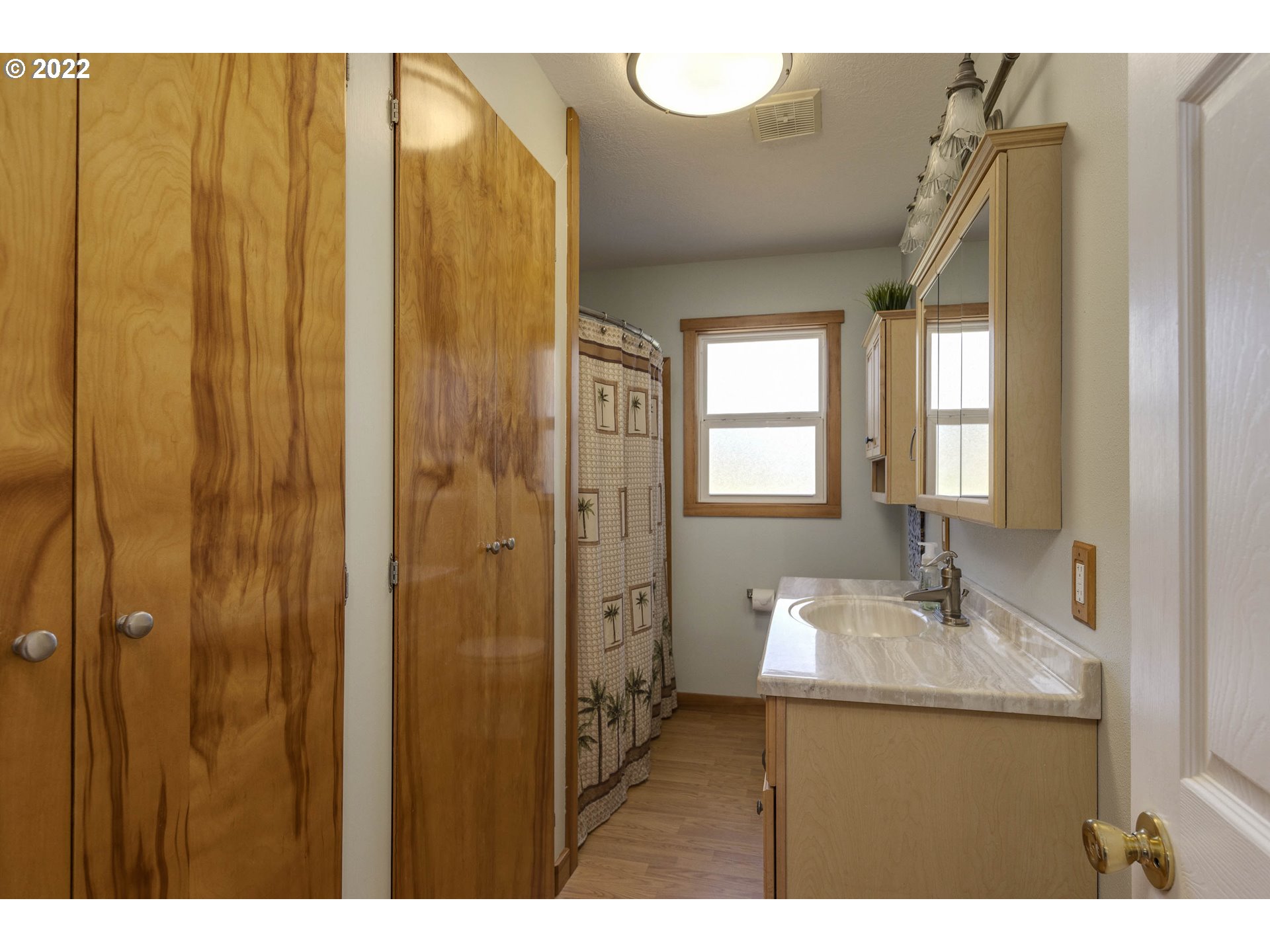 1382 Cordon Road Southeast Salem, OR 97317 - Photo 13 of 32 Bathroom