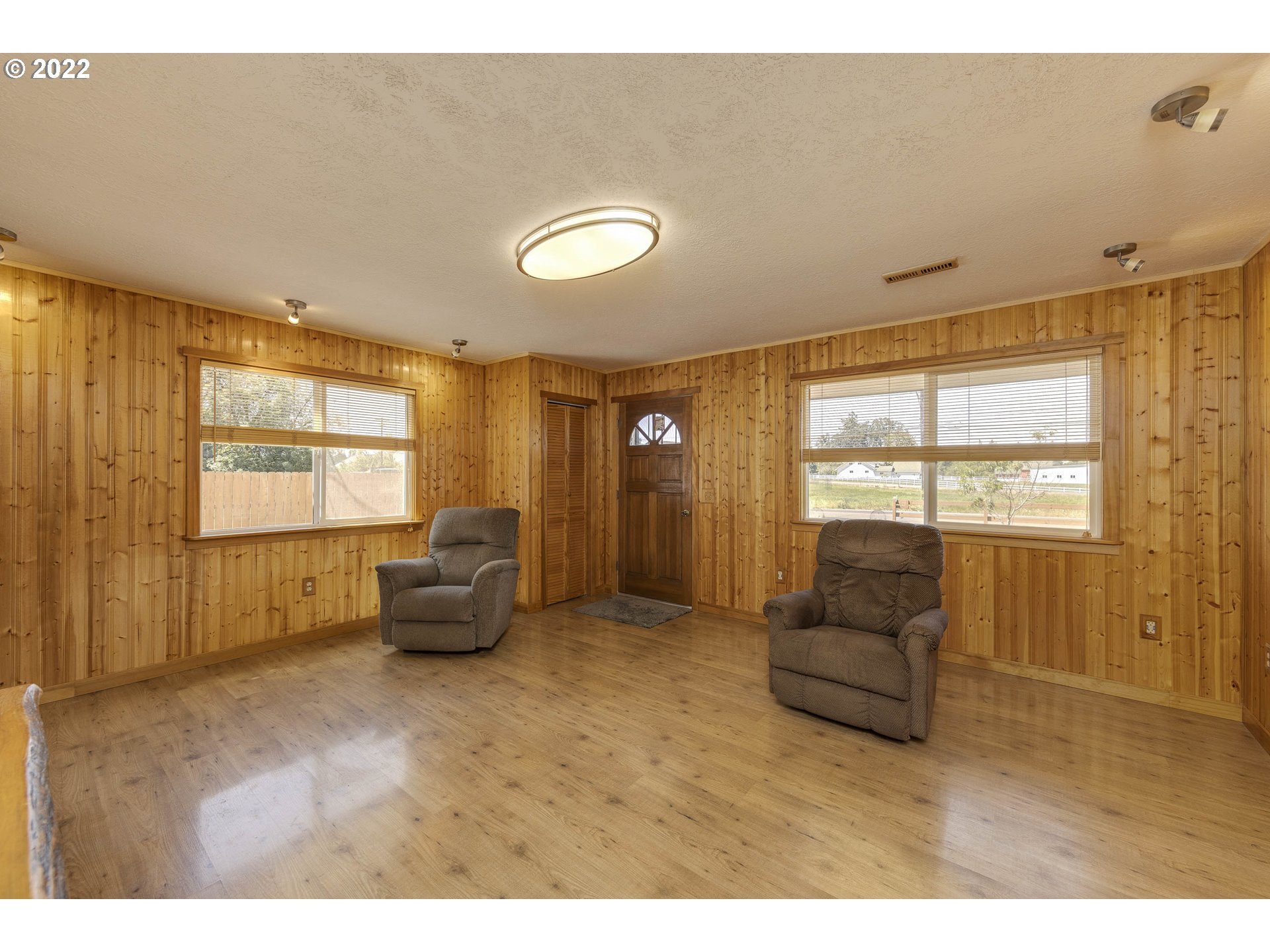 1382 Cordon Road Southeast Salem, OR 97317 - Photo 2 of 32 Living Room