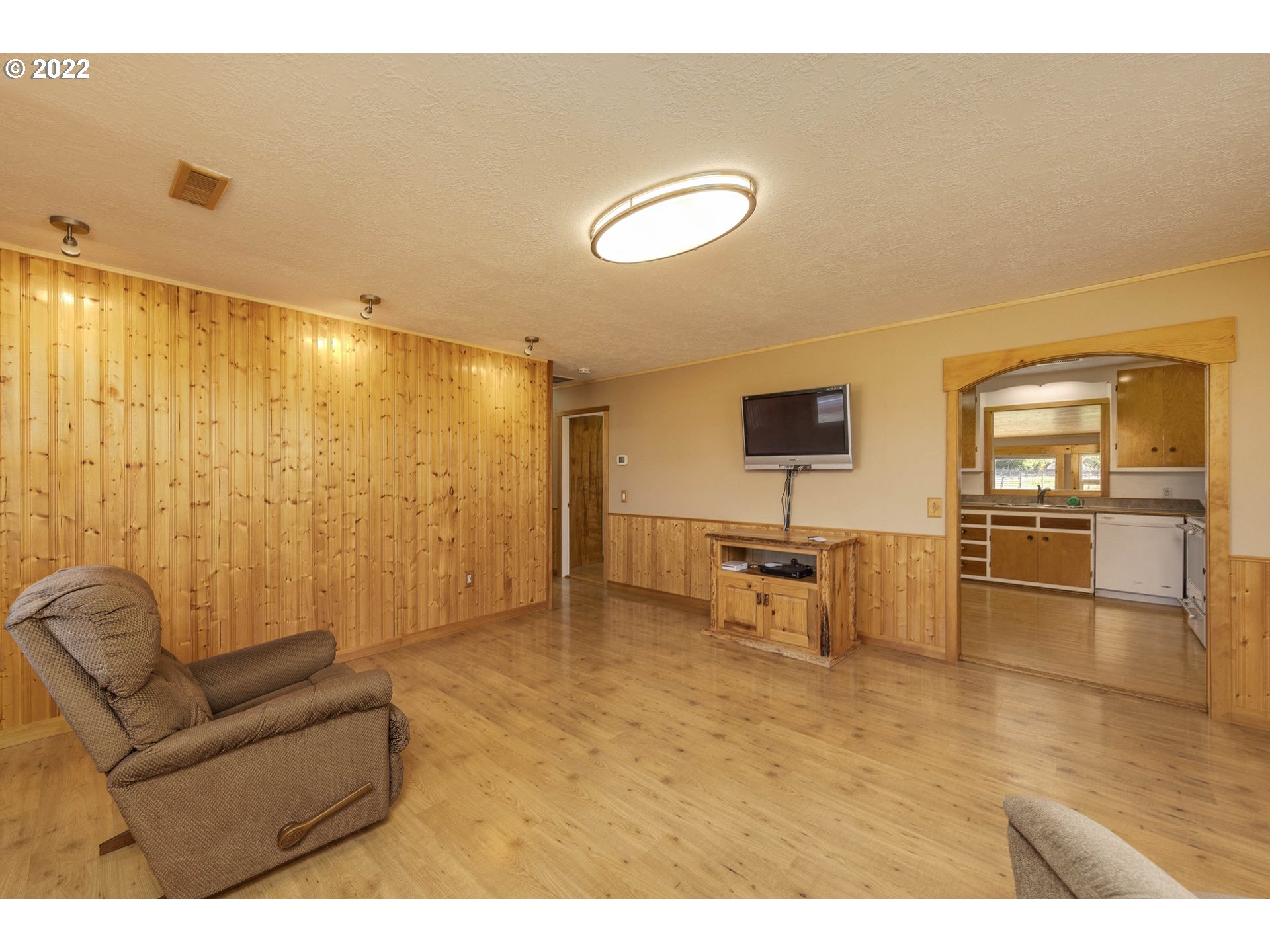 1382 Cordon Road Southeast Salem, OR 97317 - Photo 3 of 32 Living Room