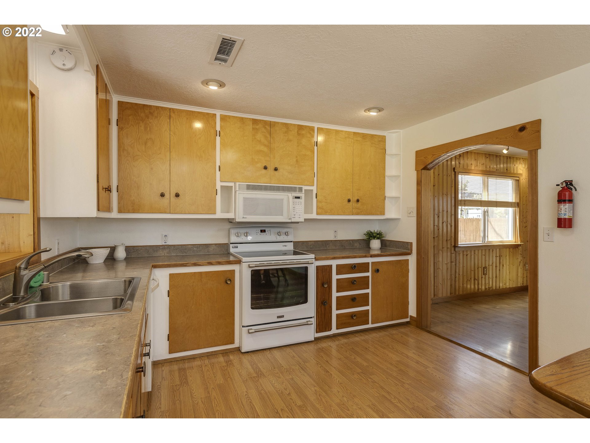 1382 Cordon Road Southeast Salem, OR 97317 - Photo 5 of 32 Kitchen