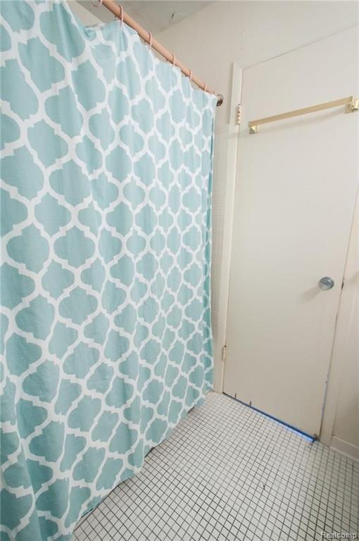 513 East University Drive, Unit 703 Rochester, MI 48307 - Photo 17 of 23