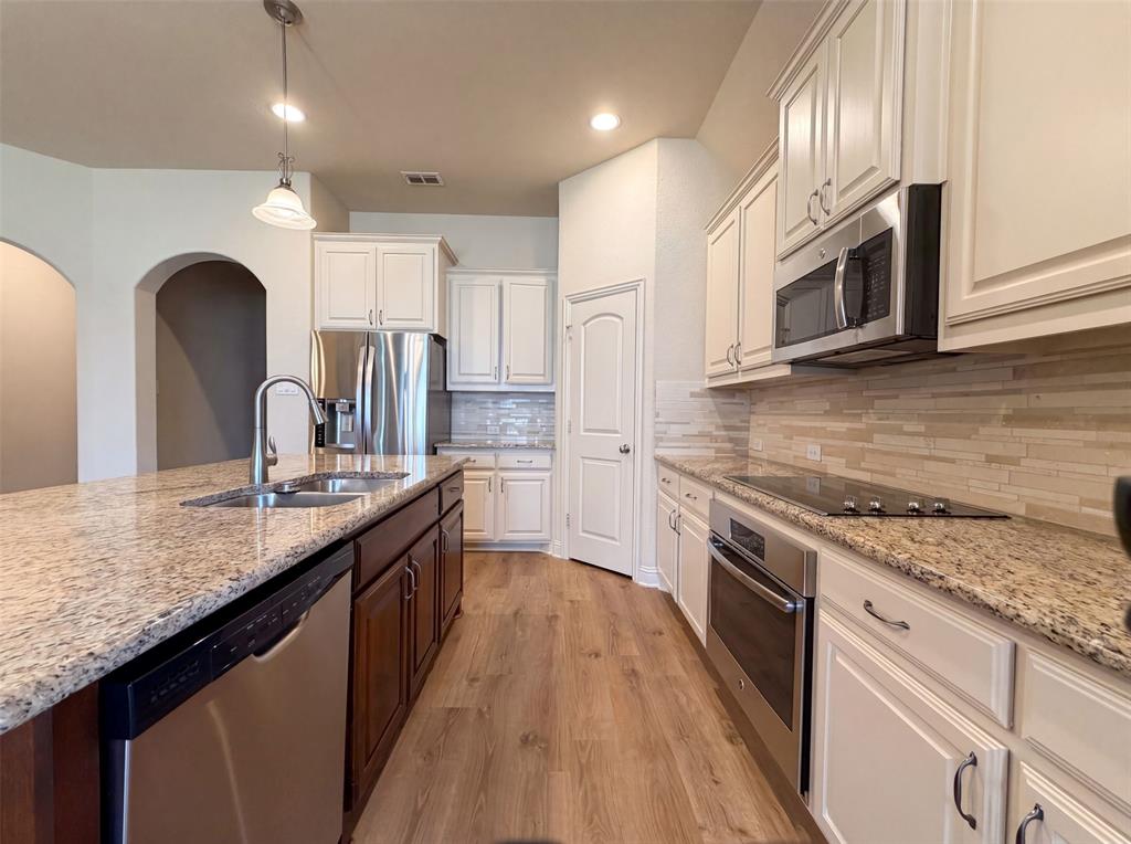 3005 South College Avenue Decatur, TX 76234 - Photo 2 of 18 Staged Photo