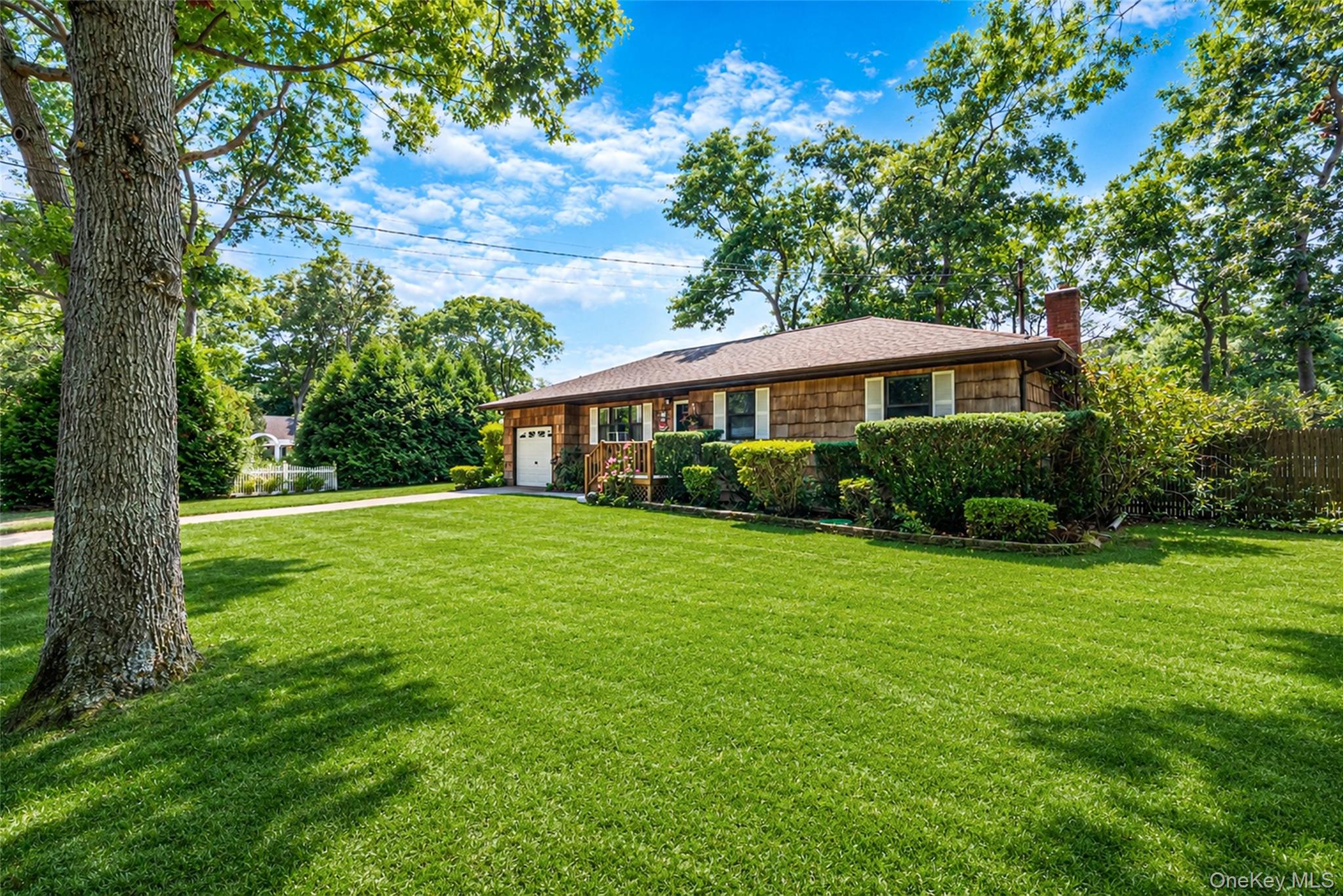32 Rutland Road Mastic, NY 11950 - Photo 3 of 28 Gallery Image 3