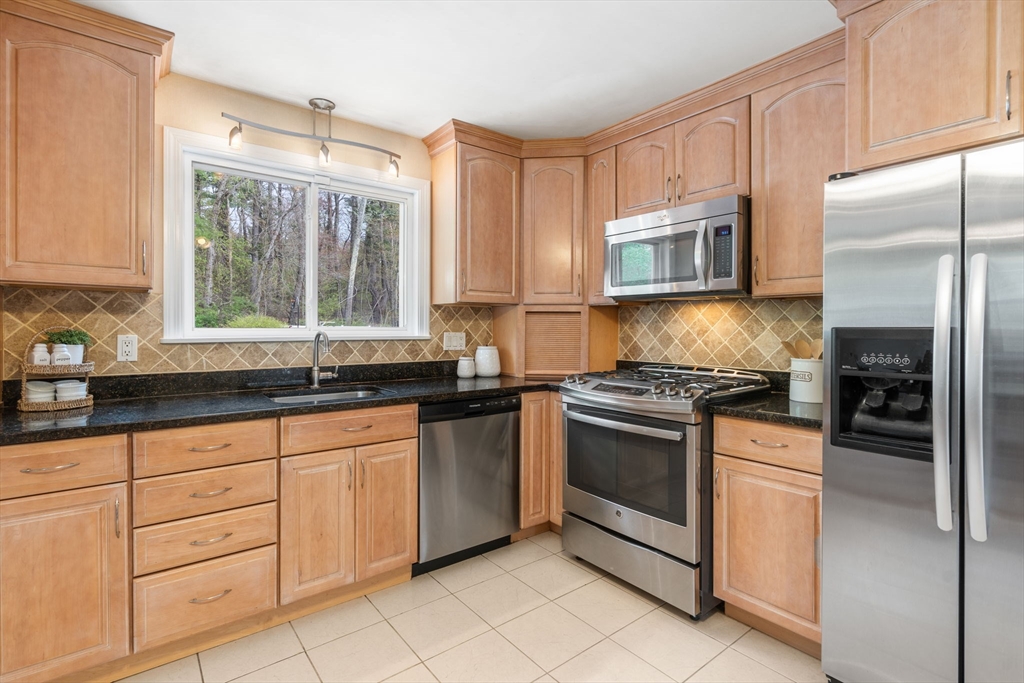 8 Marlyn Road Medfield, MA 02052 - Photo 10 of 34 Gallery Image 10