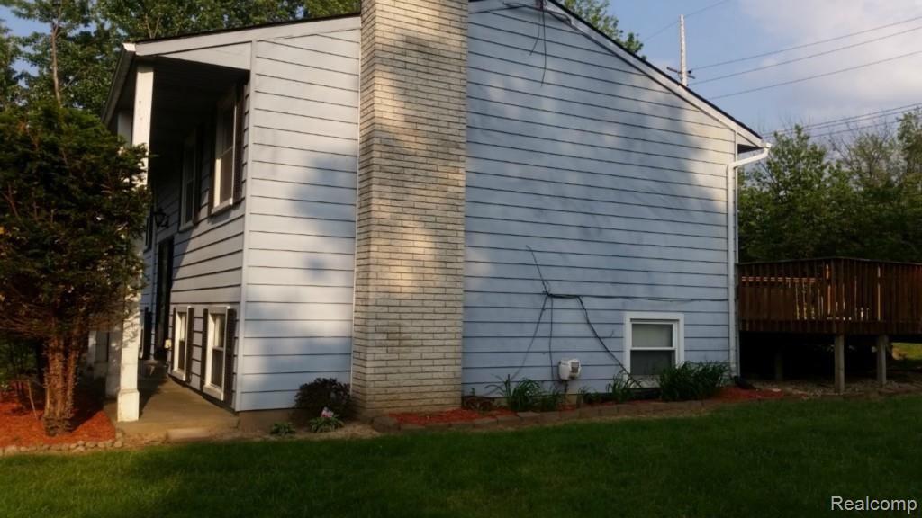 2551 Roseview Drive Rochester, MI 48306 - Photo 8 of 40 20150609_184542 (Medium).jpg