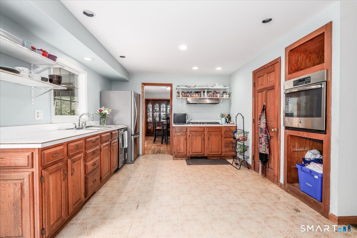 131 Seth Low Mountain Road Ridgefield, CT 06877 - Photo 14 of 39