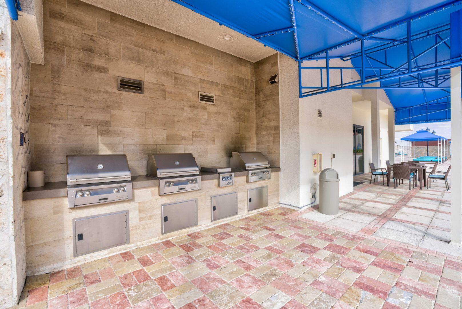 3974 North Ocean Drive, Unit 4 Singer Island, FL 33404 - Photo 40 of 62 Restaurant / Bar