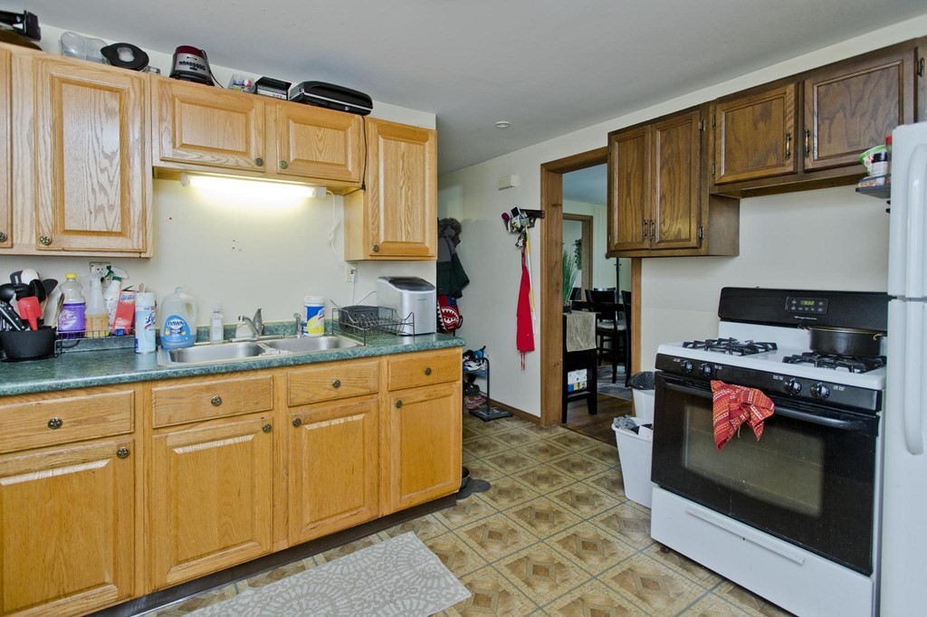 83 Melville Street Springfield, MA 01104 - Photo 15 of 28 Gallery Image 15
