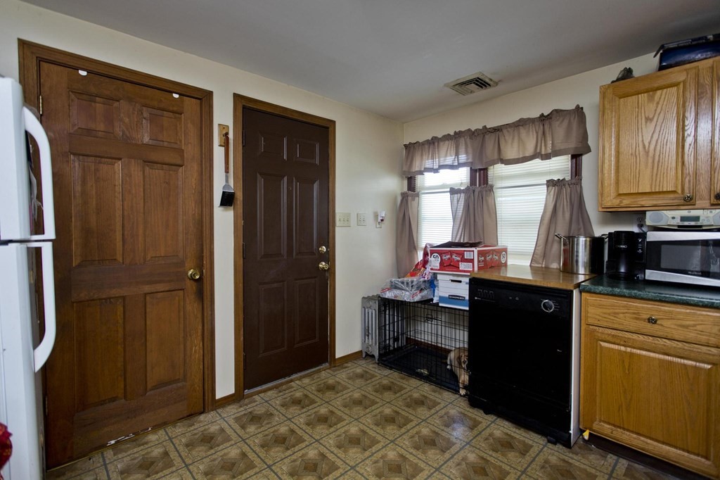 83 Melville Street Springfield, MA 01104 - Photo 16 of 28 Gallery Image 16