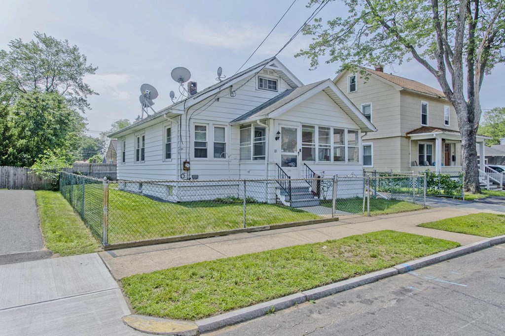 83 Melville Street Springfield, MA 01104 - Photo 2 of 28 Gallery Image 2