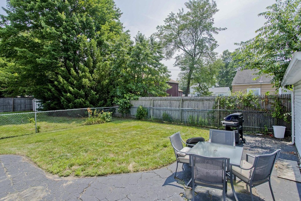 83 Melville Street Springfield, MA 01104 - Photo 3 of 28 Gallery Image 3