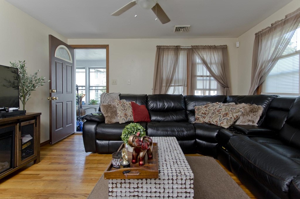 83 Melville Street Springfield, MA 01104 - Photo 5 of 28 Gallery Image 5