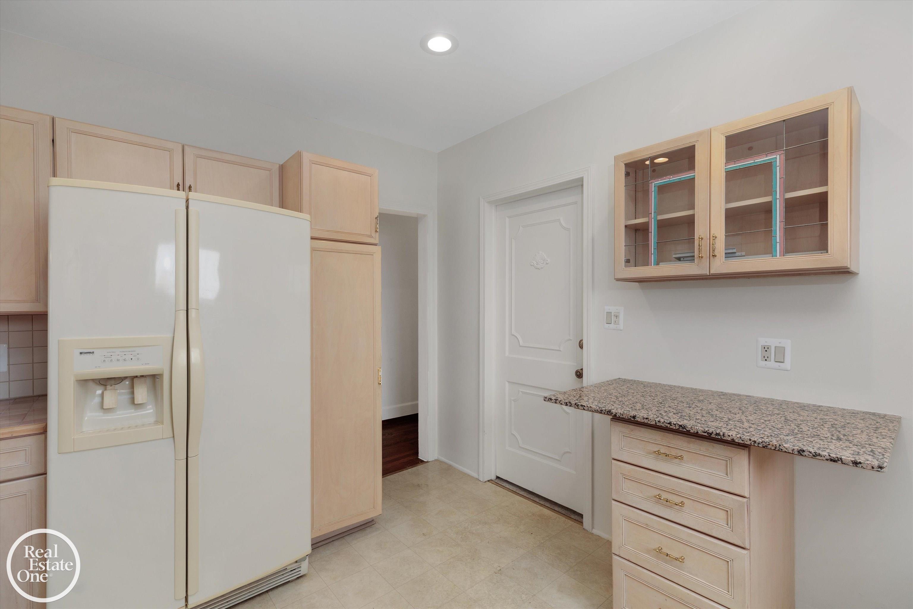 943 Harcourt Road Grosse Pointe, MI 48230 - Photo 14 of 45