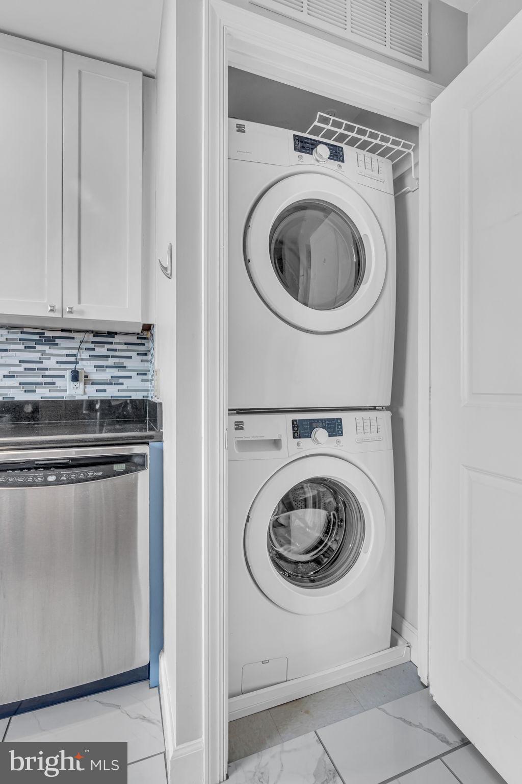 3600 South Glebe Road, Unit 606W Arlington, VA 22202 - Photo 17 of 30 a utility room with dryer and washer