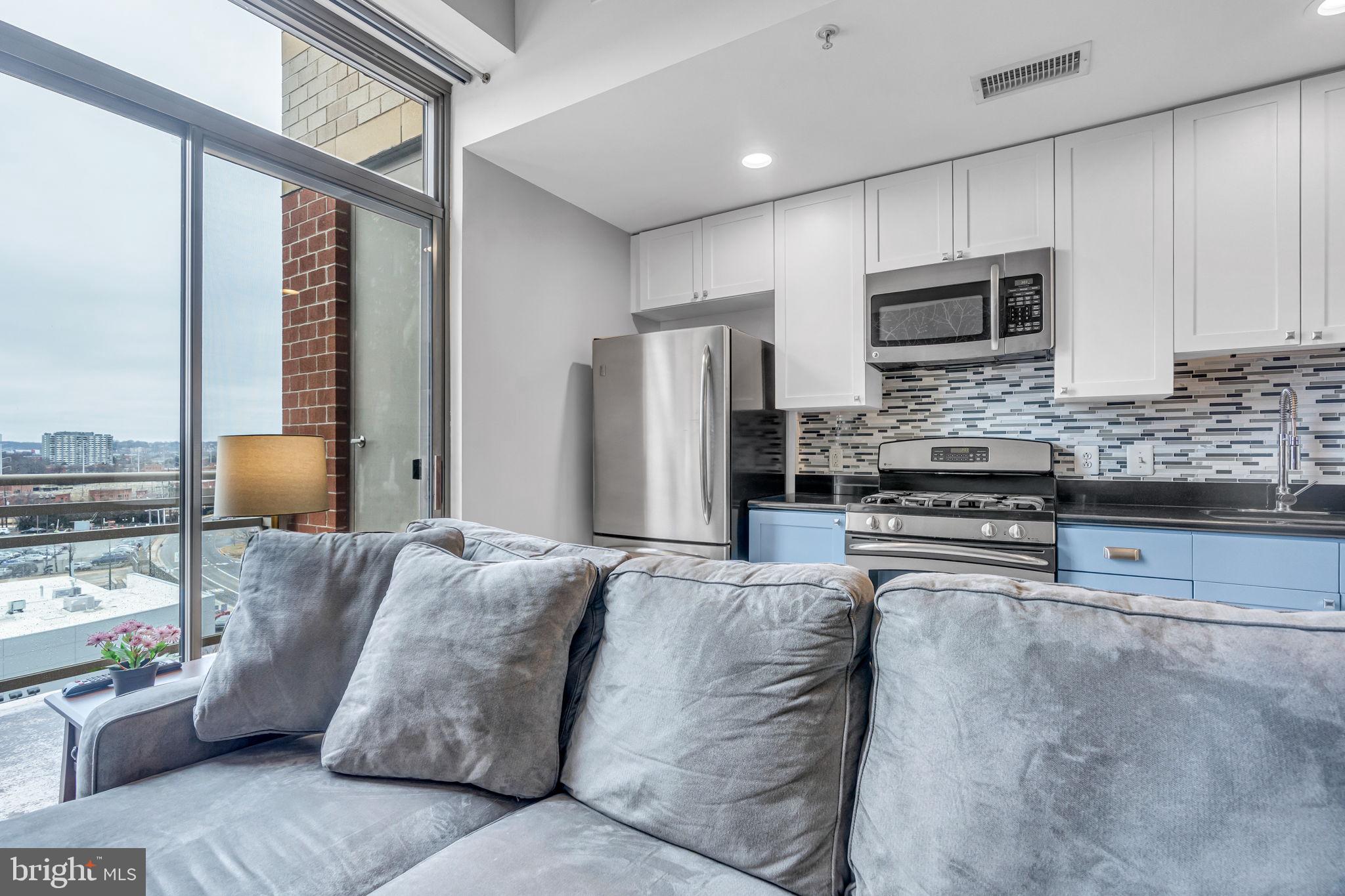 3600 South Glebe Road, Unit 606W Arlington, VA 22202 - Photo 6 of 30 a living room with stainless steel appliances kitchen island granite countertop furniture and a kitchen view