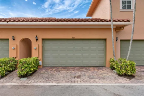 a view of a park that has a lots of trees