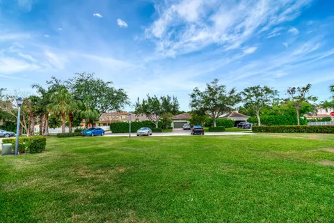 a view of a house with entertaining space