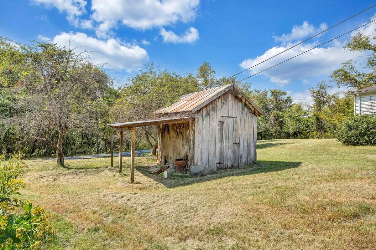 187 W Road Blue Ridge, VA 24064 - Photo 24 of 31 MIB02268
