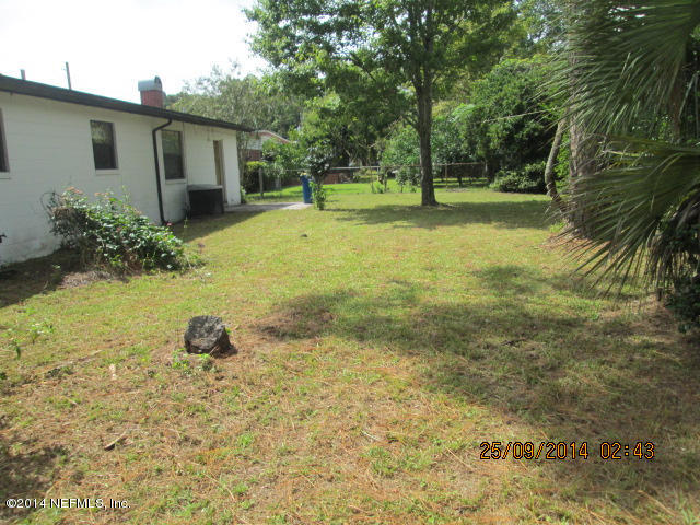 6231 Diane Road Jacksonville, FL 32277 - Photo 3 of 13 IMG_2329 (640x480)