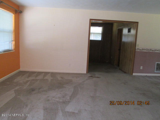 6231 Diane Road Jacksonville, FL 32277 - Photo 4 of 13 IMG_2333 (640x480)