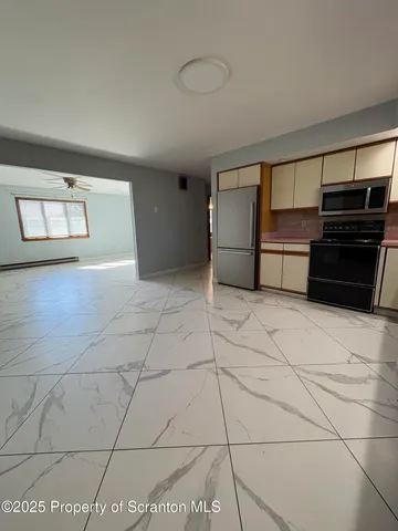 $1,000 | 559 Penn Avenue, Unit A, Mayfield, PA 18433