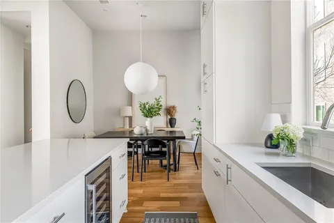 $649,000 | 381 East Greenbriar Lane, Unit 401, Dallas, TX 75208