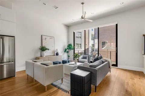 $649,000 | 381 East Greenbriar Lane, Unit 401, Dallas, TX 75208