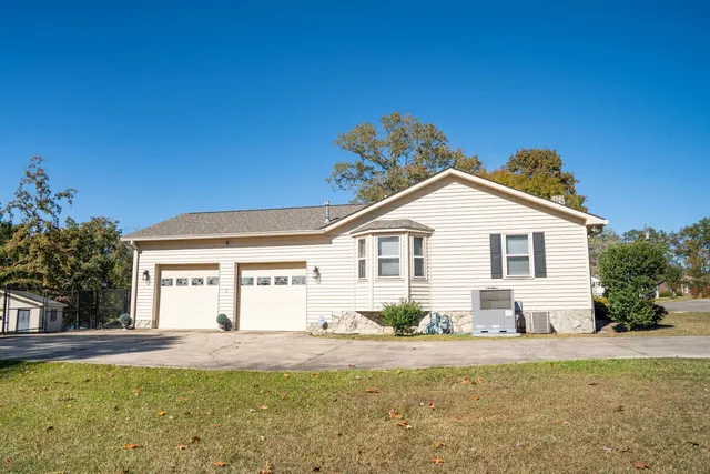 $379,900 | 250 Garden Lakes Drive, Blacksburg, SC 29702