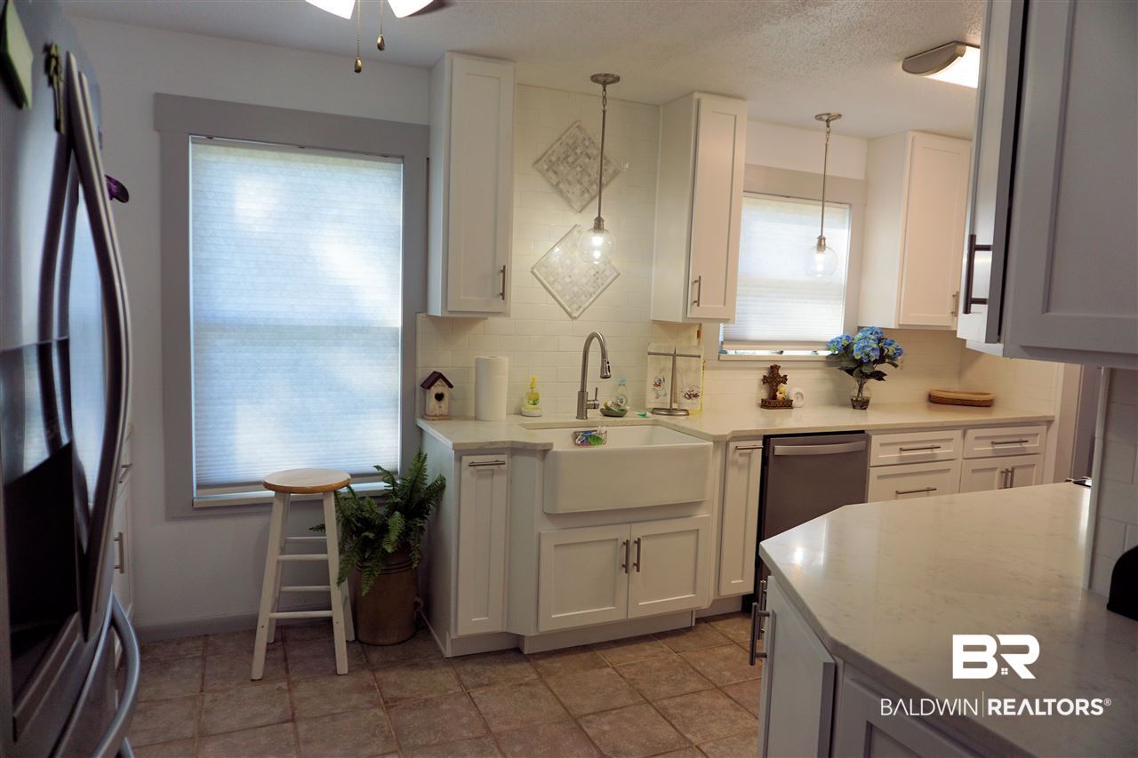 208 West Azalea Avenue Foley, AL 36535 - Photo 9 of 18