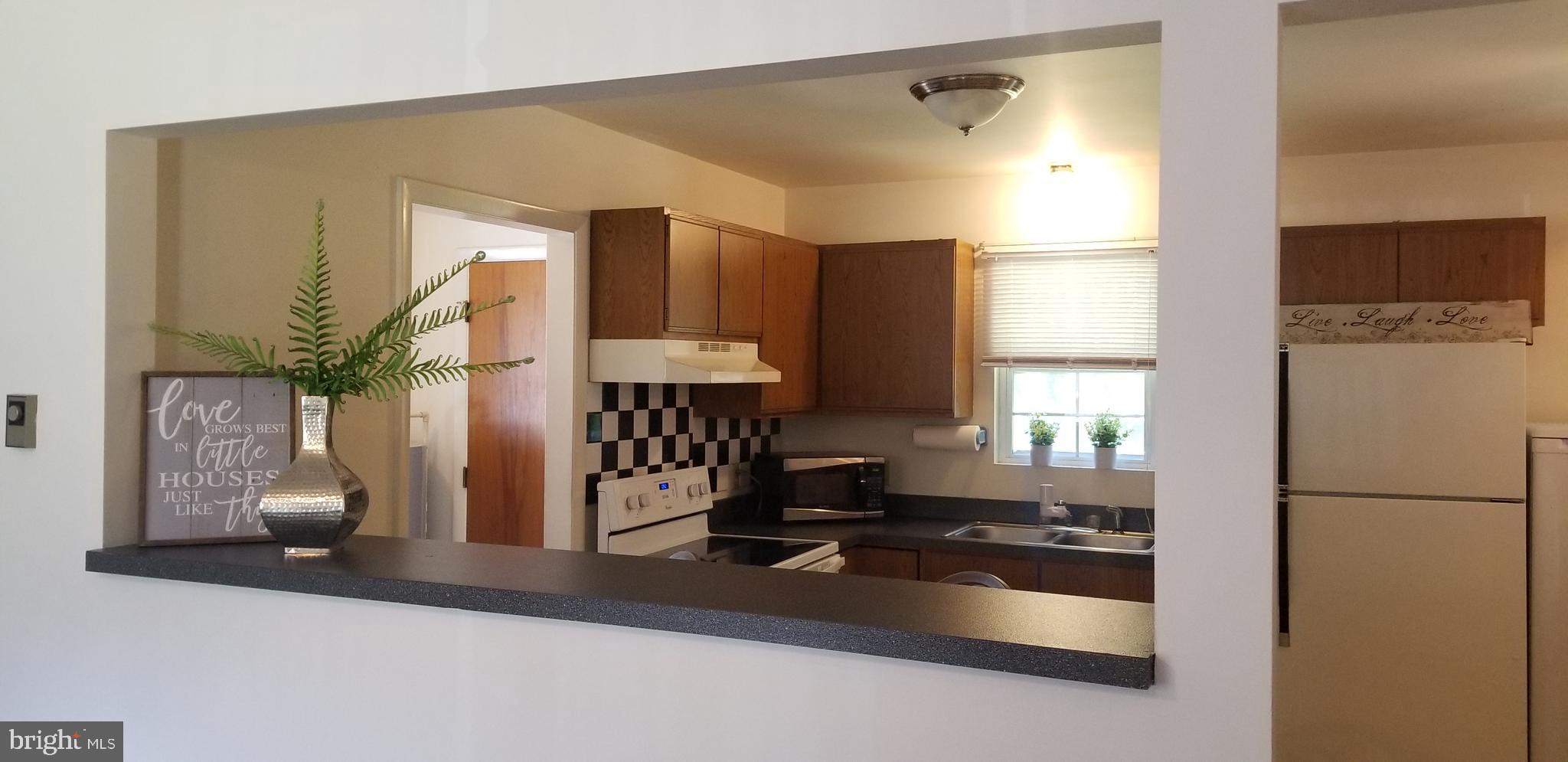 5208 South Upper Ferry Road Eden, MD 21822 - Photo 5 of 35 Kitchen w/ breakfast bar