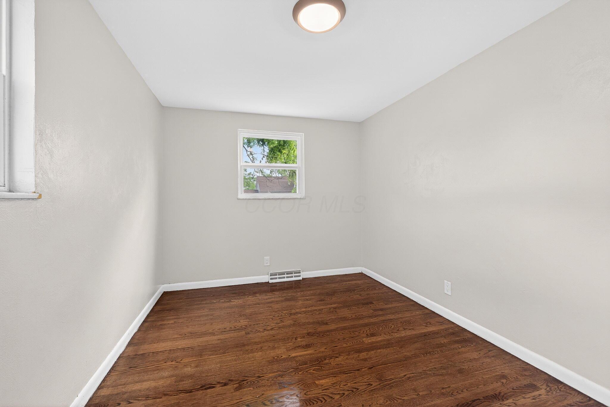 272-274 Hilliard Rome Road Columbus, OH 43228 - Photo 12 of 32 272-274 Hilliard Rome Rd (Interior)-8