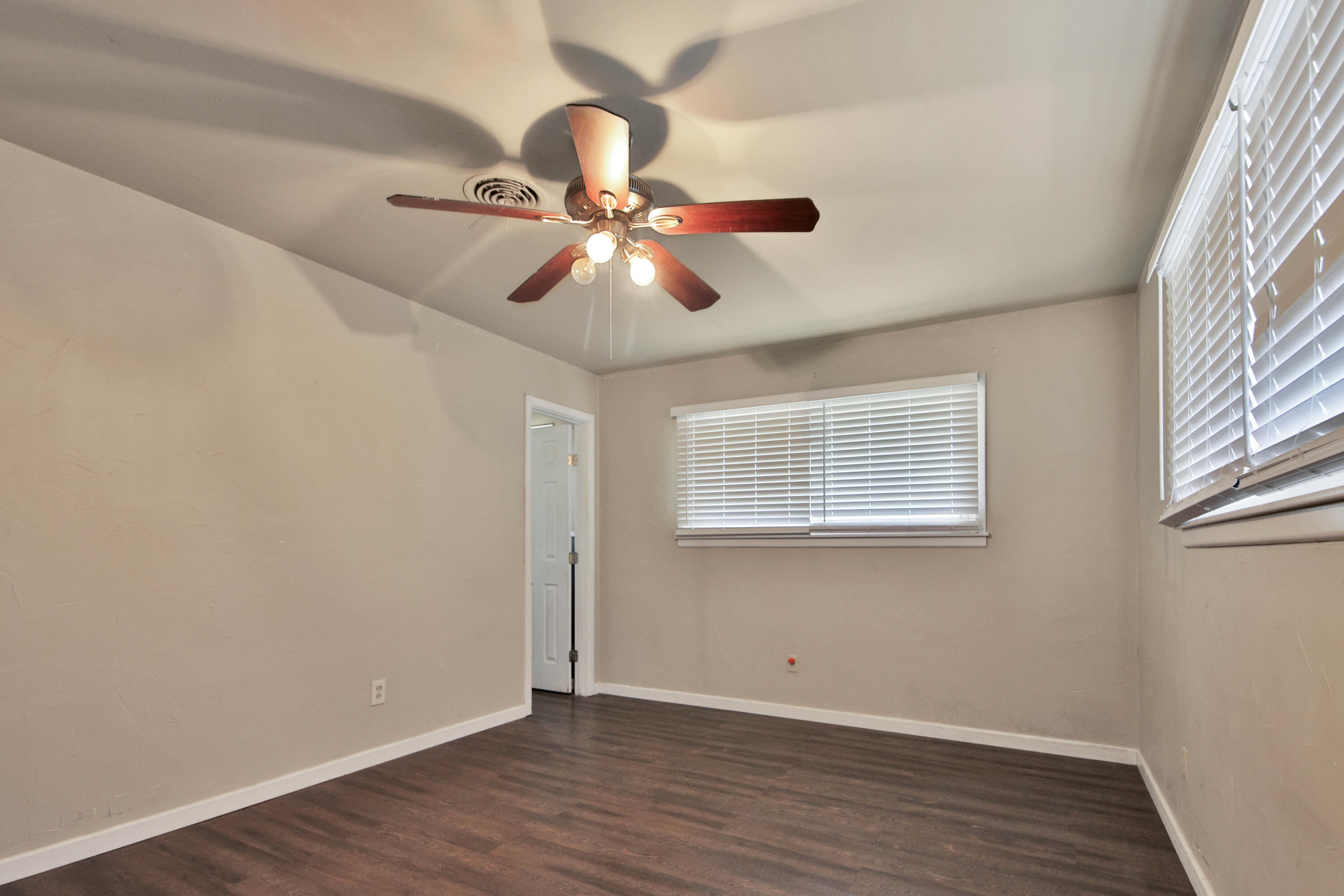 4401 28th Street Lubbock, TX 79410 - Photo 15 of 38 IMG_9873