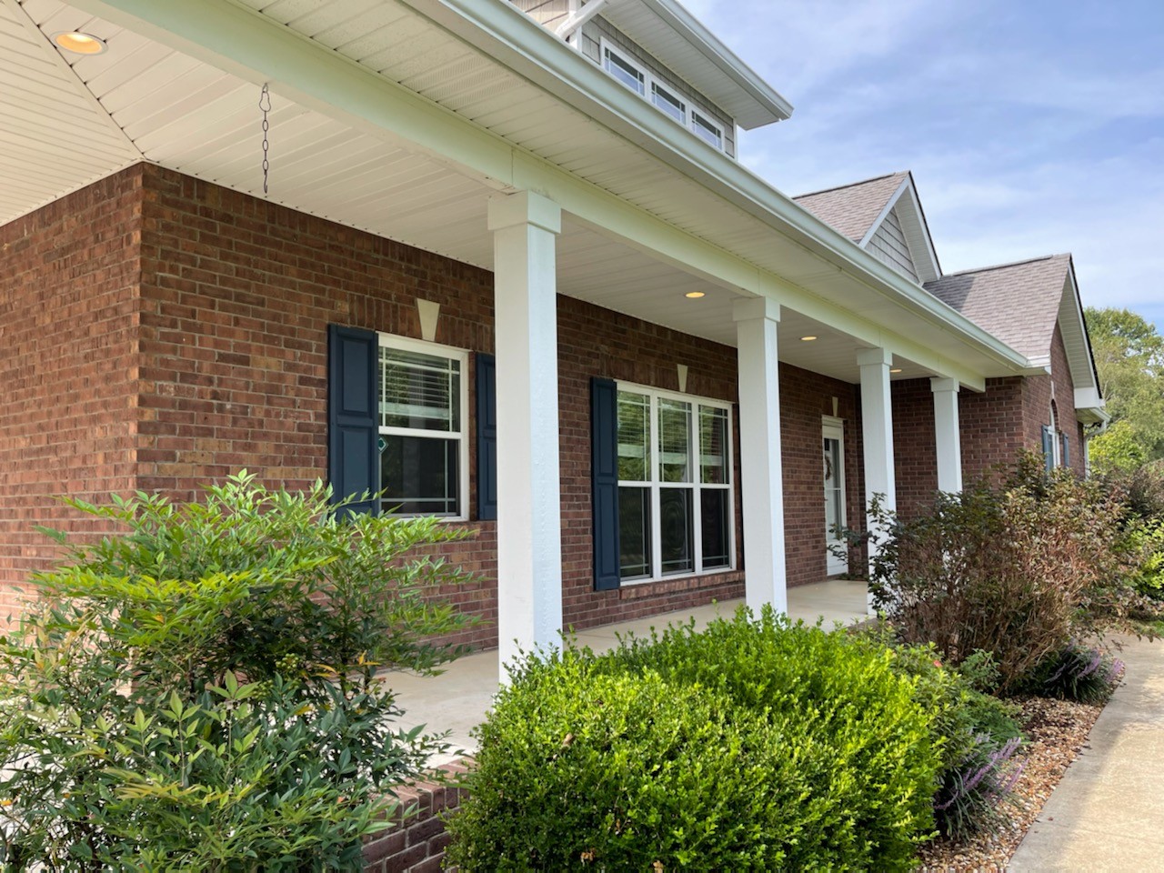 1500 Dudley Road Clarksville, TN 37043 - Photo 4 of 50 a view of brick house with plants