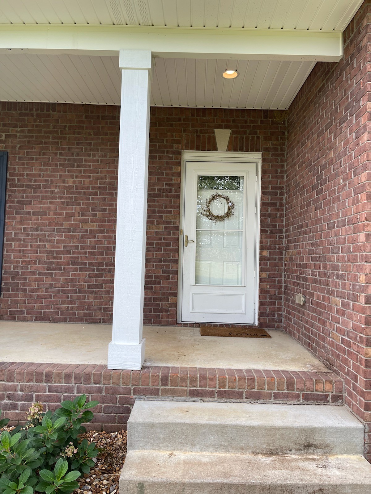 1500 Dudley Road Clarksville, TN 37043 - Photo 5 of 50 a view of a livingroom with an entryway