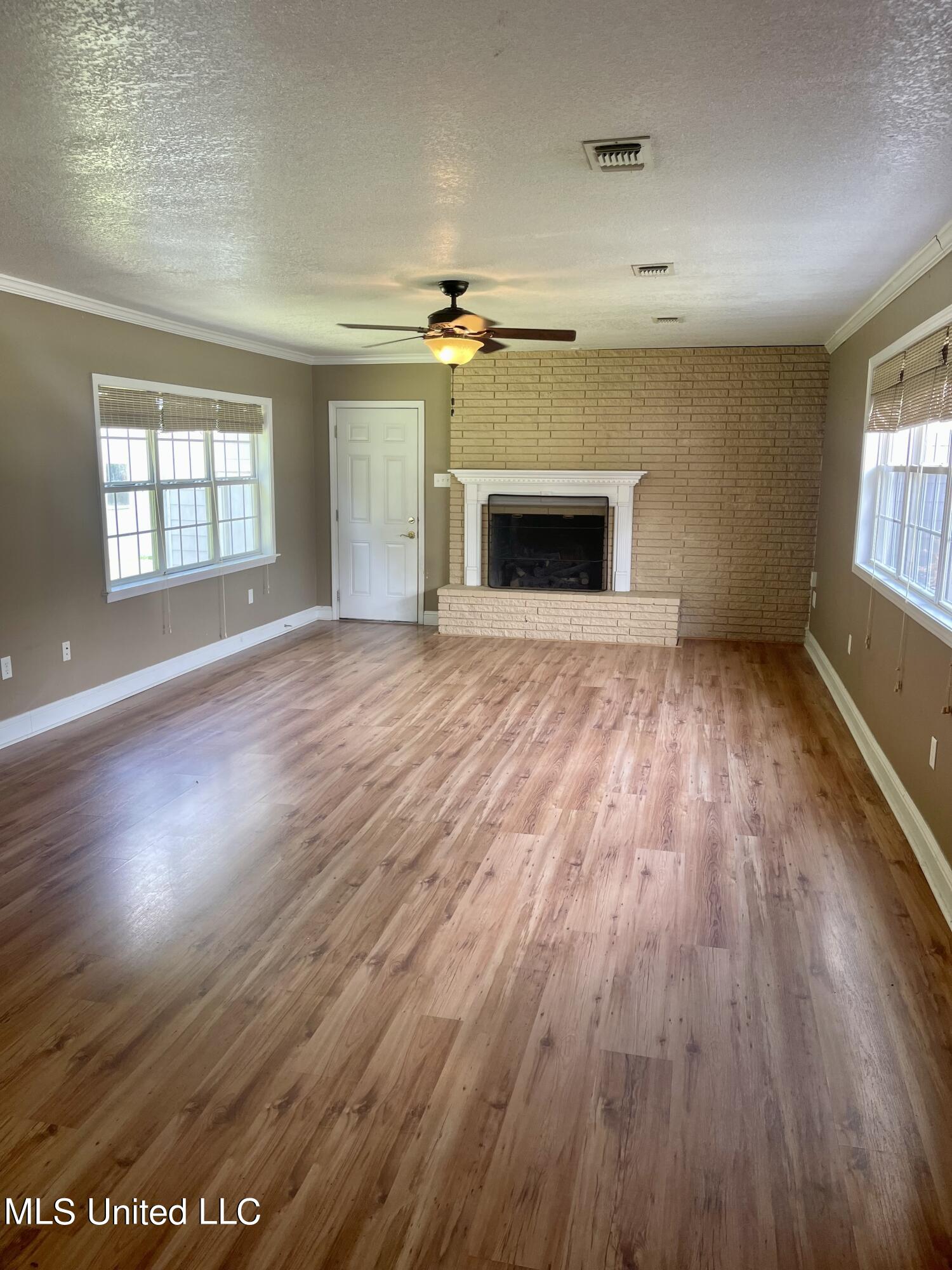 3210 Quave Road D'Iberville, MS 39540 - Photo 3 of 17 IMG_0376