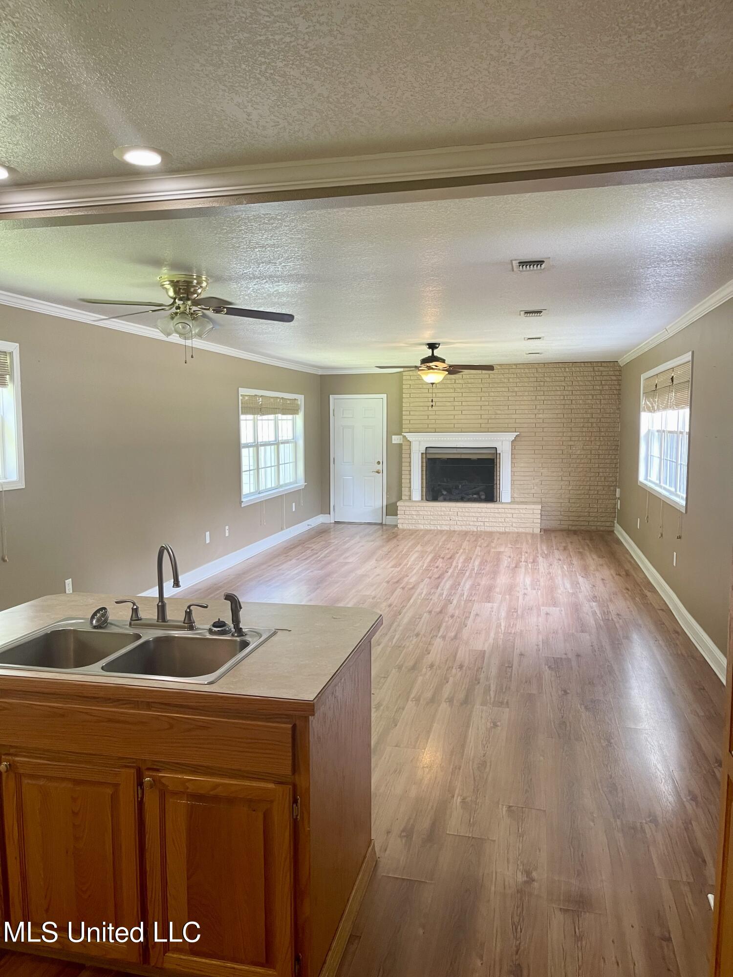 3210 Quave Road D'Iberville, MS 39540 - Photo 4 of 17 IMG_0379