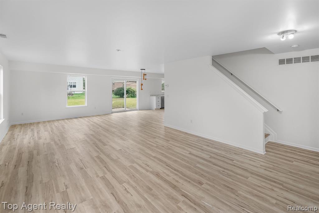 42117 Camden Road Belleville, MI 48111 - Photo 12 of 31