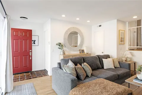 $985,000 | 2118 Grant, Unit 1, Redondo Beach, CA 90278