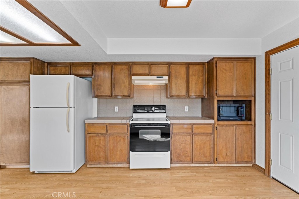 3345 Ave Two Atwater, CA 95301 - Photo 16 of 50 a kitchen with a refrigerator and a stove