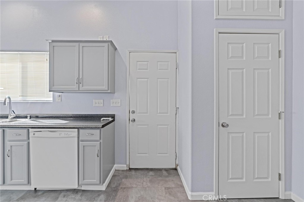 3345 Ave Two Atwater, CA 95301 - Photo 35 of 50 an empty room with cabinets